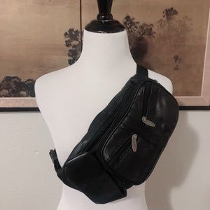 [NEW] Black Leather Fannypack